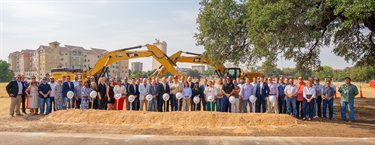 City leaders and project investors
